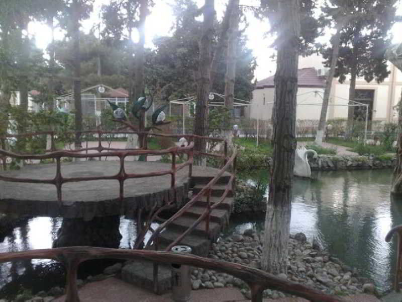 Titanik Hotel Bakoe Buitenkant foto