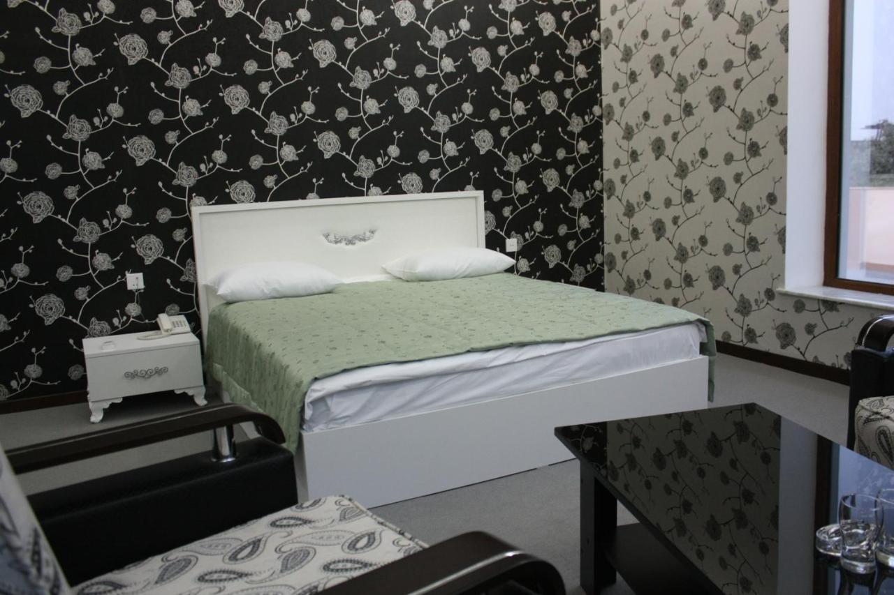 Titanik Hotel Bakoe Buitenkant foto