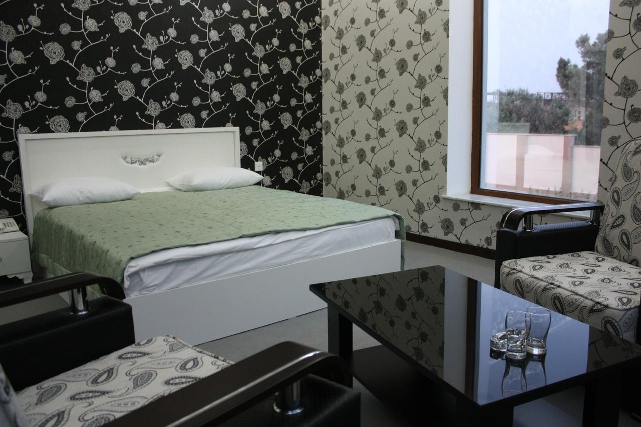 Titanik Hotel Bakoe Buitenkant foto
