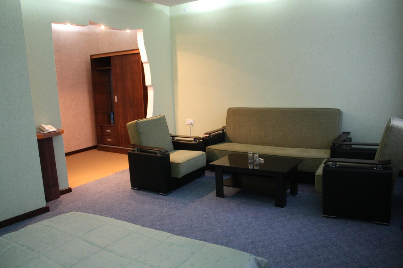 Titanik Hotel Bakoe Buitenkant foto