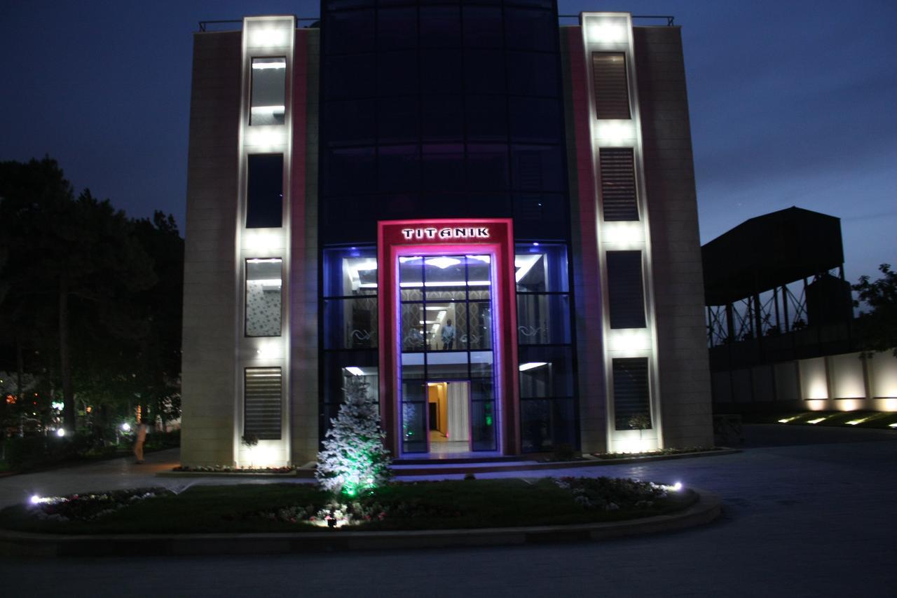 Titanik Hotel Bakoe Buitenkant foto