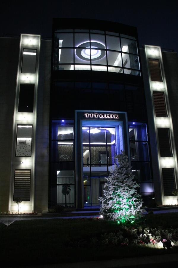Titanik Hotel Bakoe Buitenkant foto