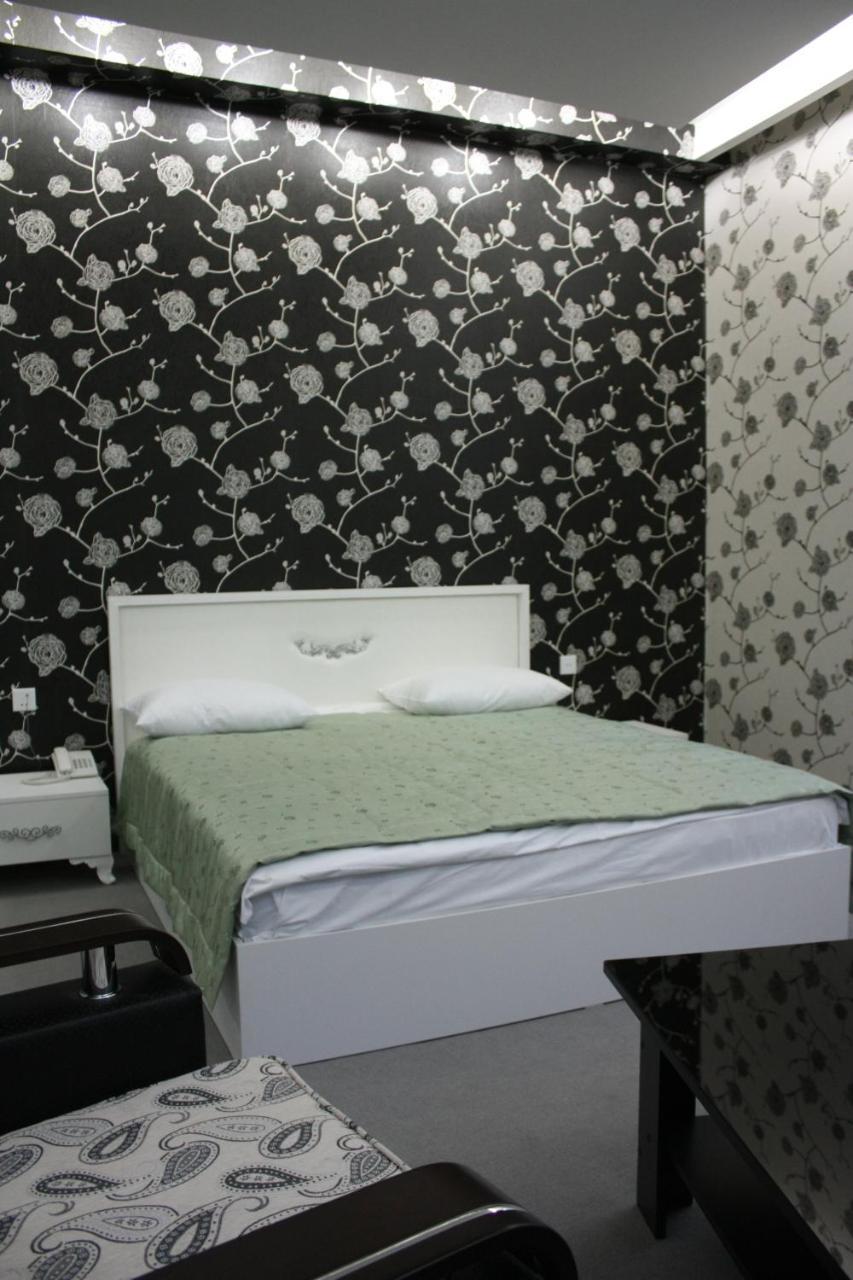 Titanik Hotel Bakoe Buitenkant foto