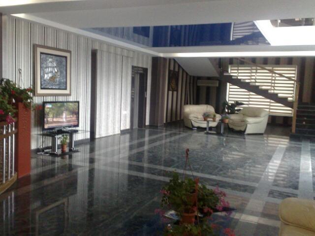 Titanik Hotel Bakoe Buitenkant foto