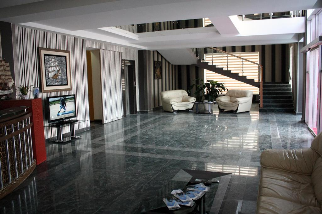 Titanik Hotel Bakoe Buitenkant foto