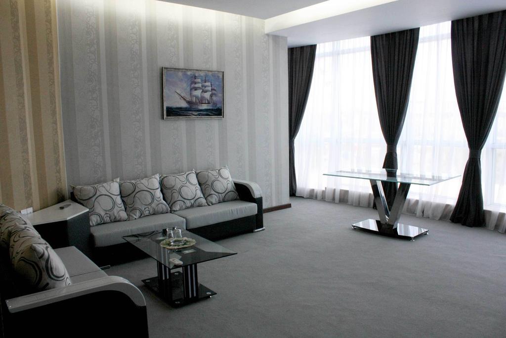Titanik Hotel Bakoe Buitenkant foto