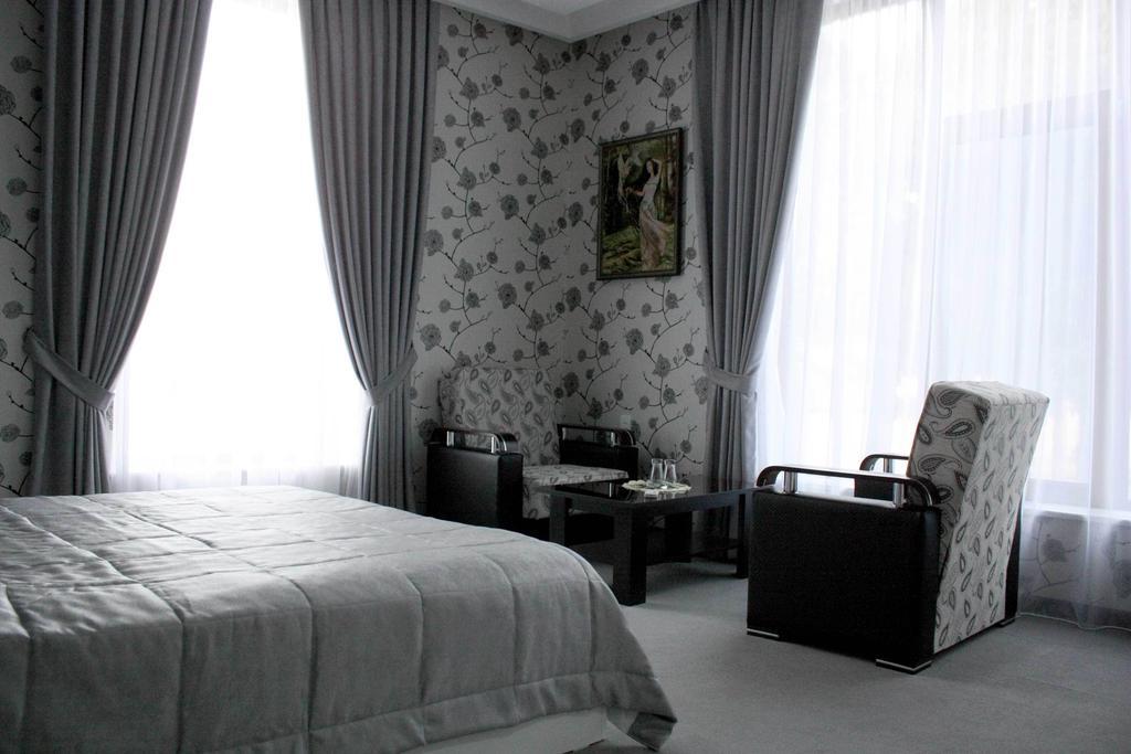 Titanik Hotel Bakoe Buitenkant foto